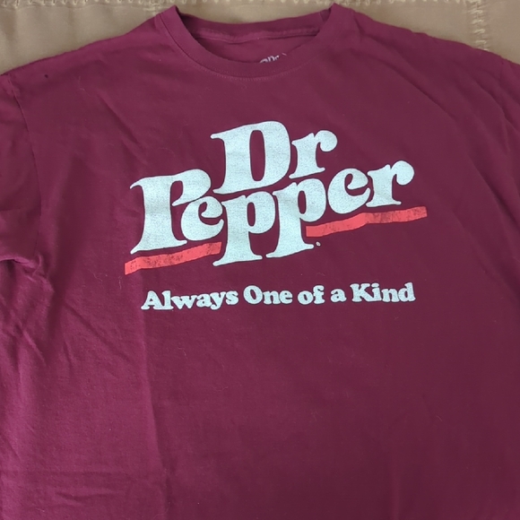 Maroon Graphic T-Shirt - Picture 1 of 2